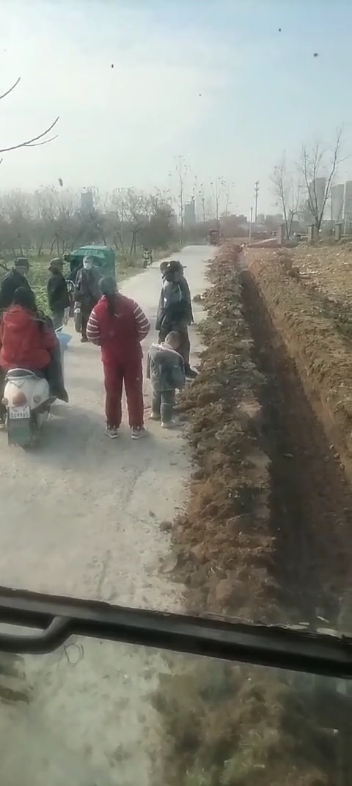 继续阻挠施工
