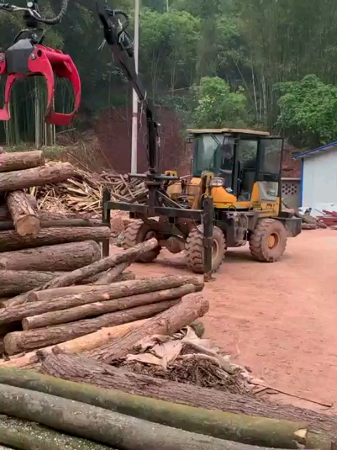 帶長臂的裝載機(jī)場地作業(yè)