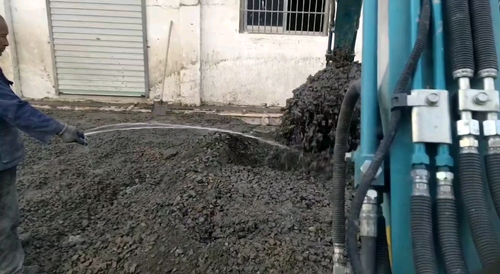 小挖拌料中