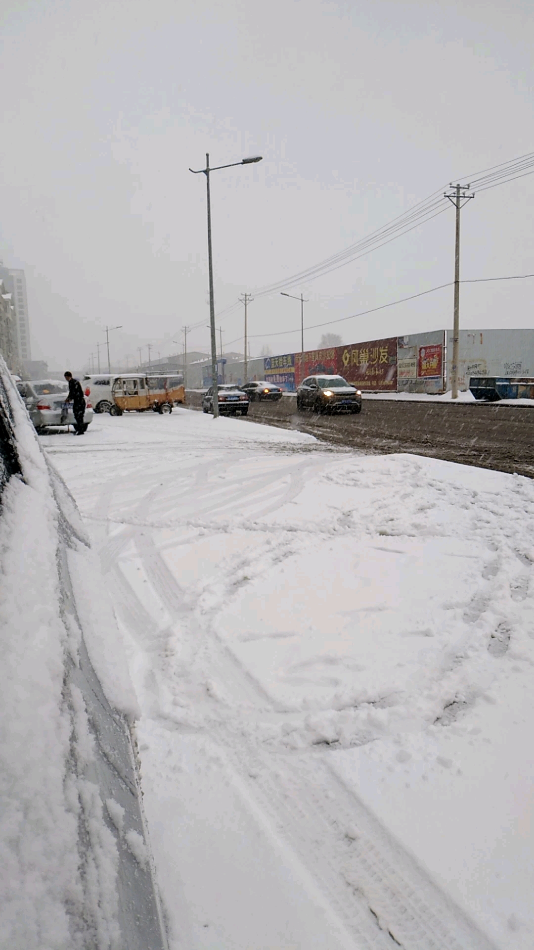 四月飛雪。