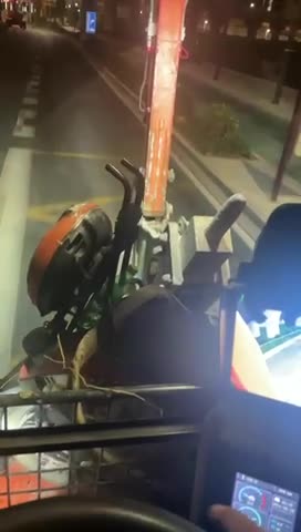 辦法總比困難多輪挖帶電摩