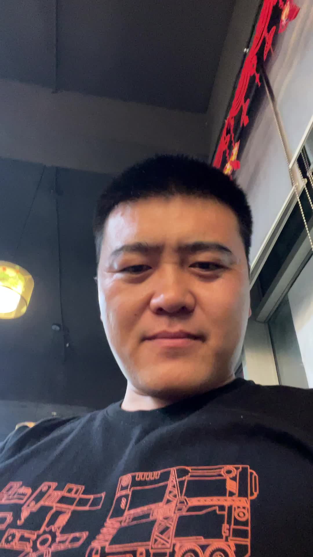 穿上鐵甲戰(zhàn)袍喝酒多喝好幾瓶