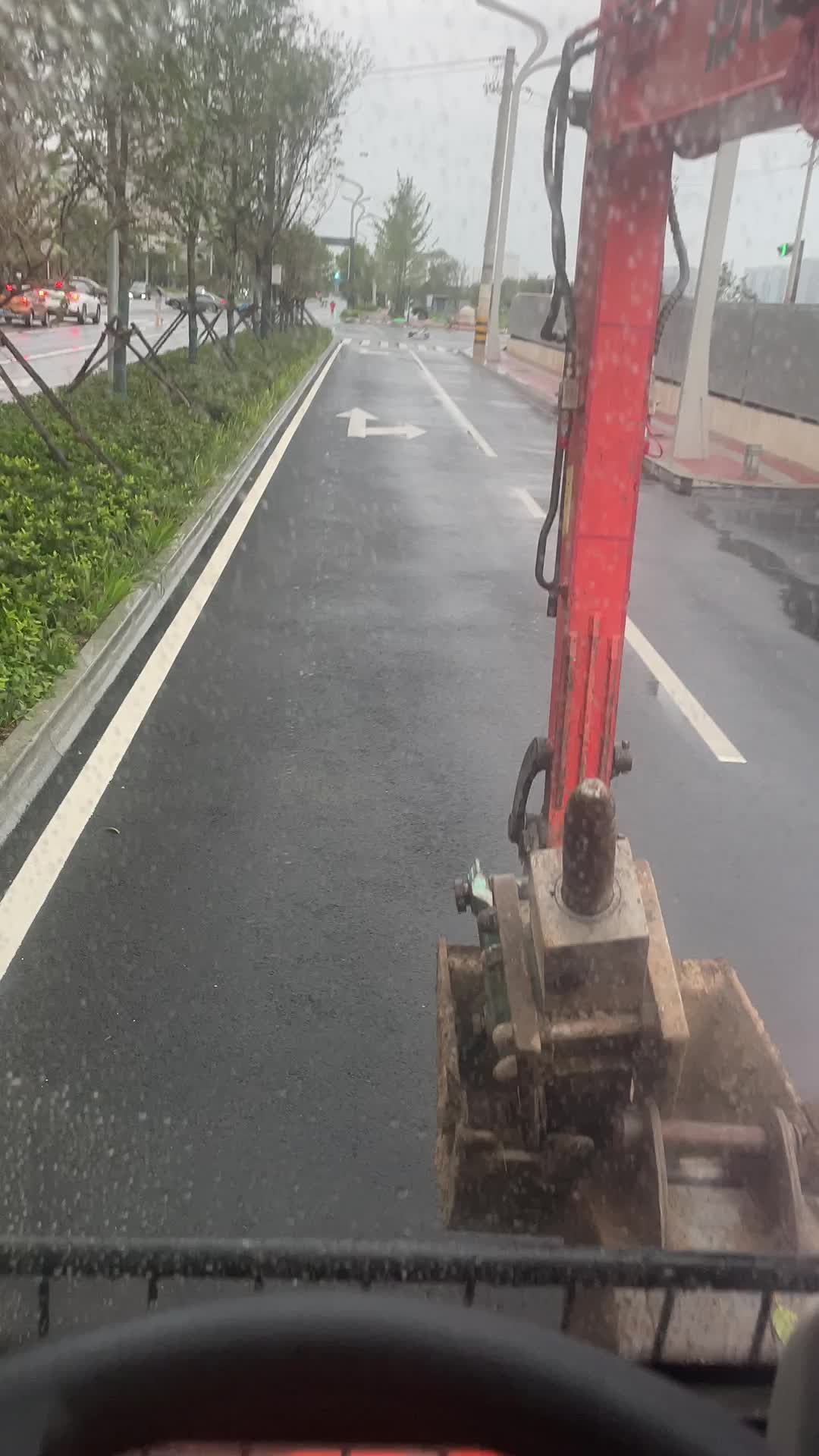 躲貓貓呢
