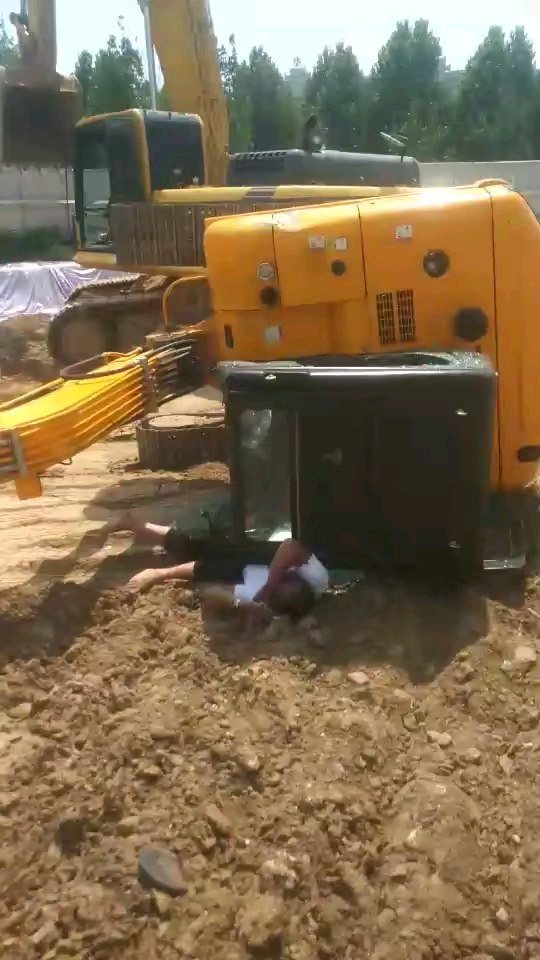 事故是北京的一個工地。提醒一下大家吧