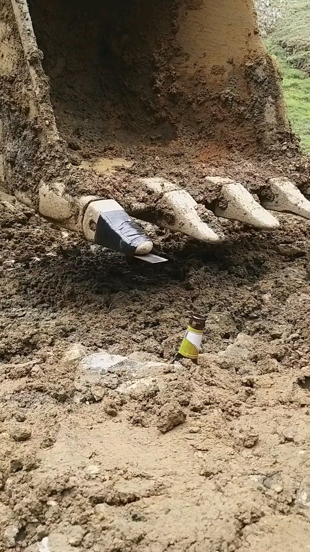 挖机开啤酒瓶盖