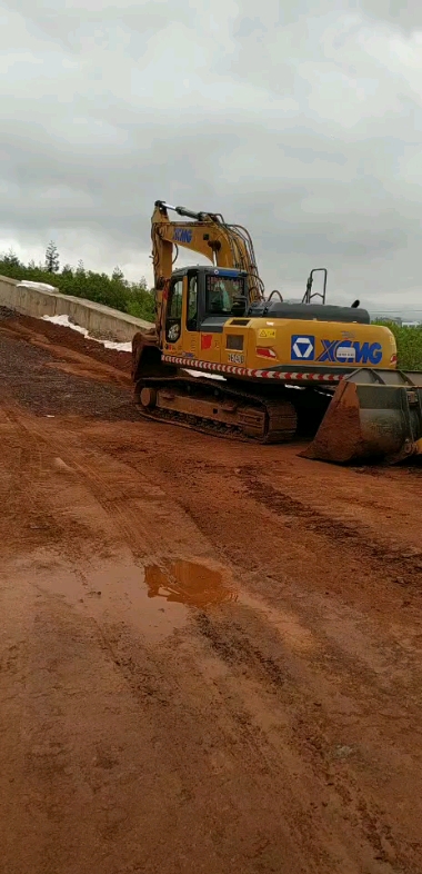 下雨，休息。