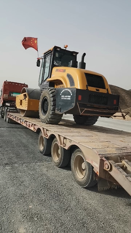 长年   出租  出售大  中  小  型压路机  洒水