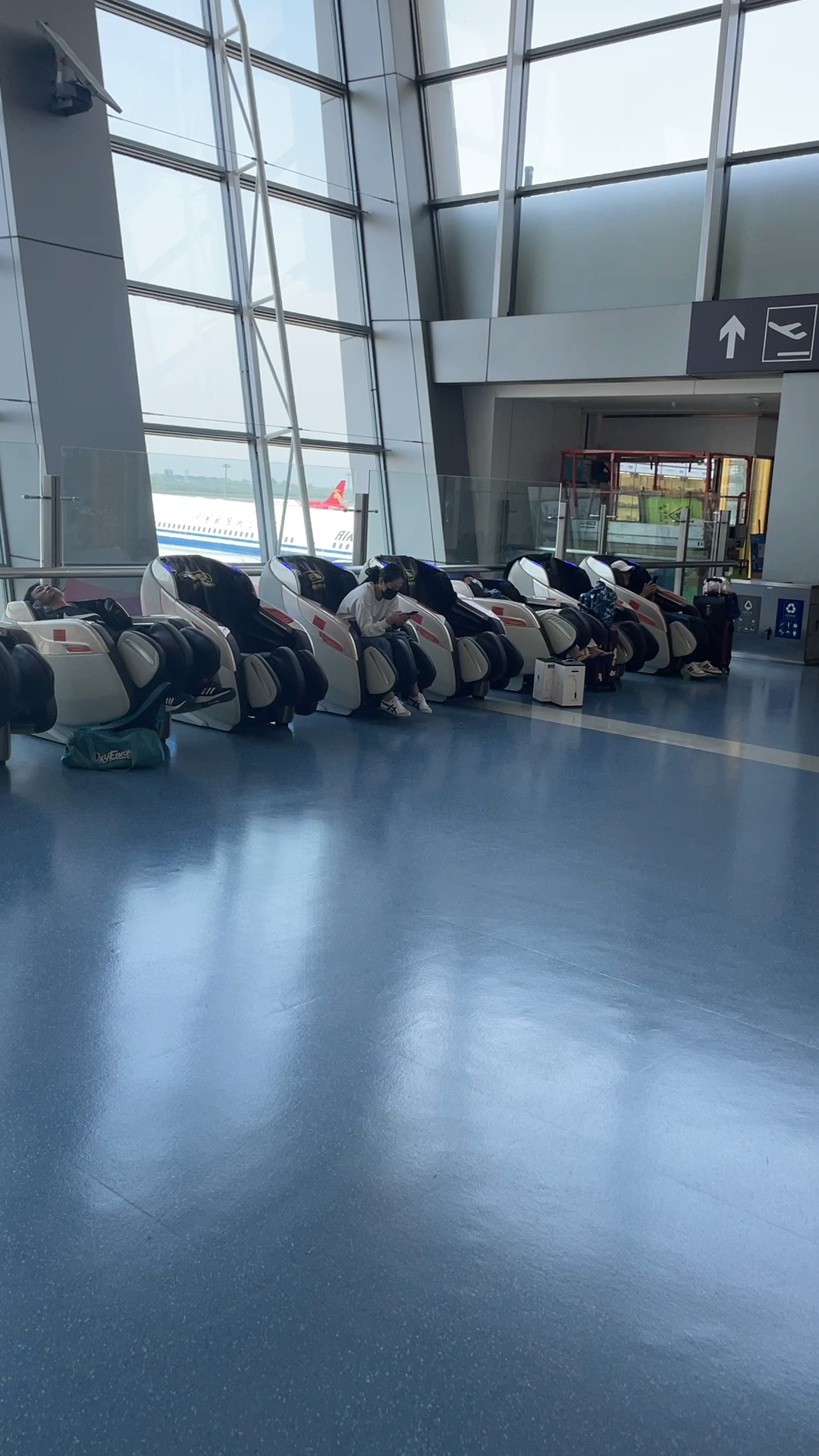 來看空姐