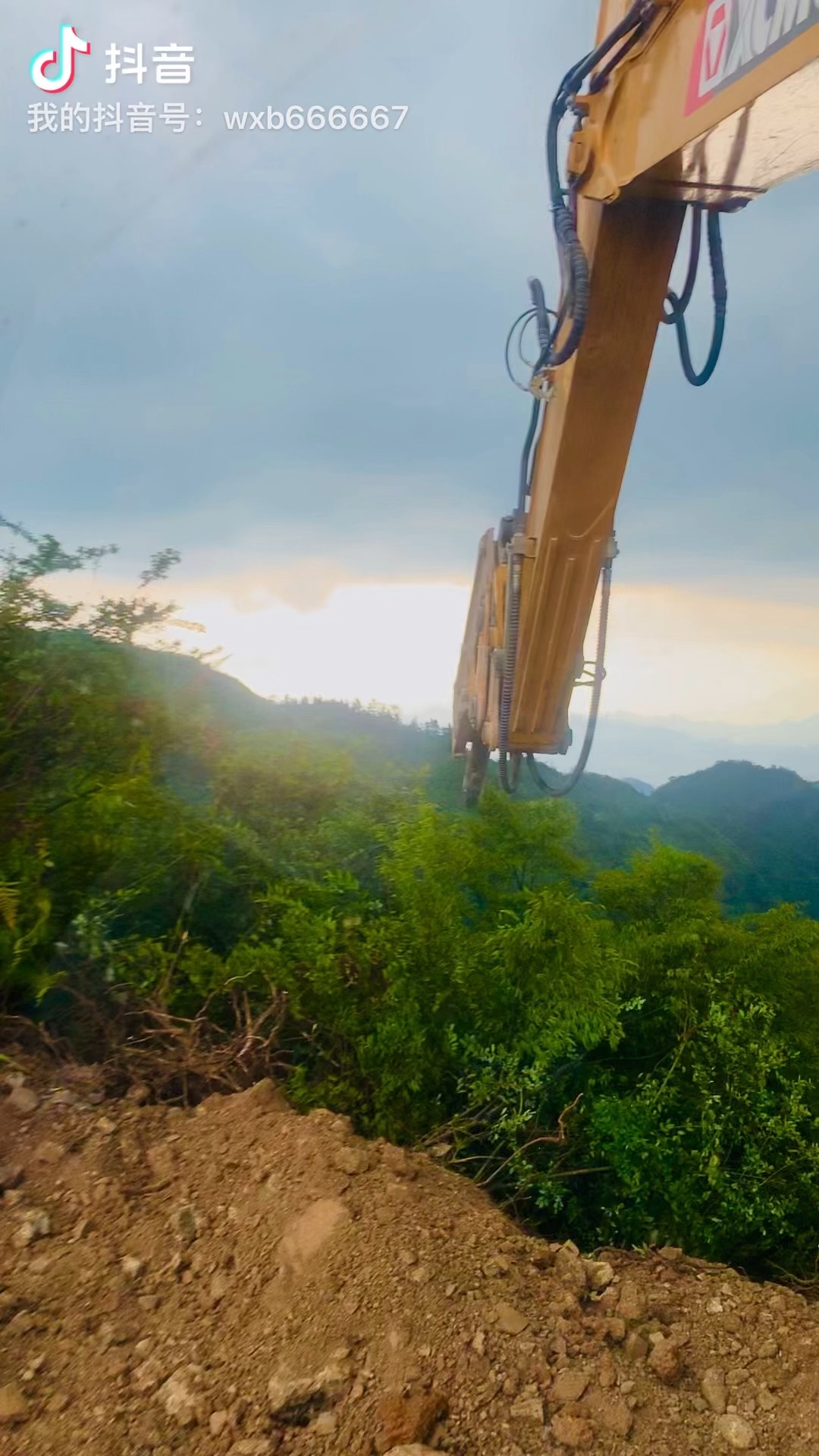 当然要拍照纪念了，又不是每天都有这样的风景