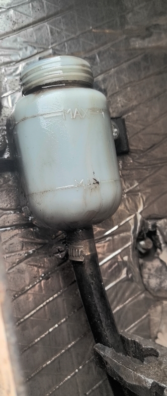 維修挖機(jī)省錢第十四部-更換手動擋離合器總泵-帖子圖片