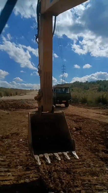 路过的军车，有点没有当兵的遗憾！