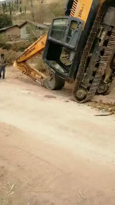 【鐵甲視頻】這個車咋開成這樣的！