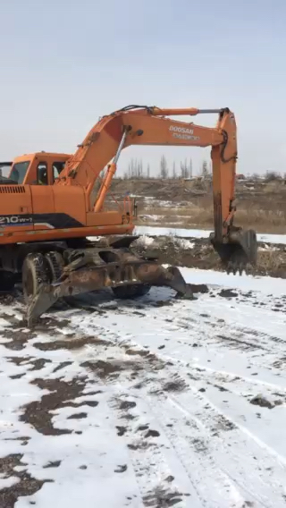 出两台斗山210-7轮挖，新疆伊宁视频-帖子图片