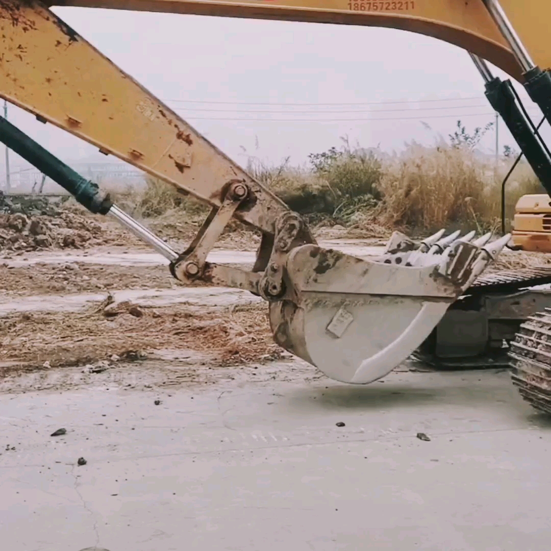 要掉溝里了，還不快點上去停車