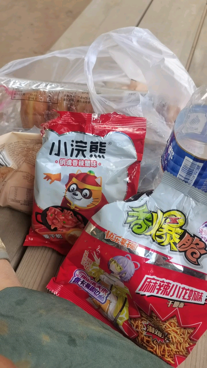 这就是开挖机的日子啊！遇上了休息中的老铁