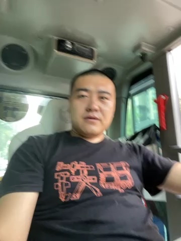今天组团忽悠，拄拐自己干