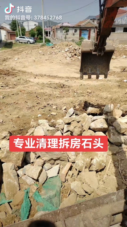 挖机没过活干搞点副业吧！捡大石头