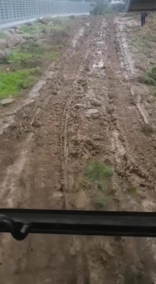 下雨了，收工回家