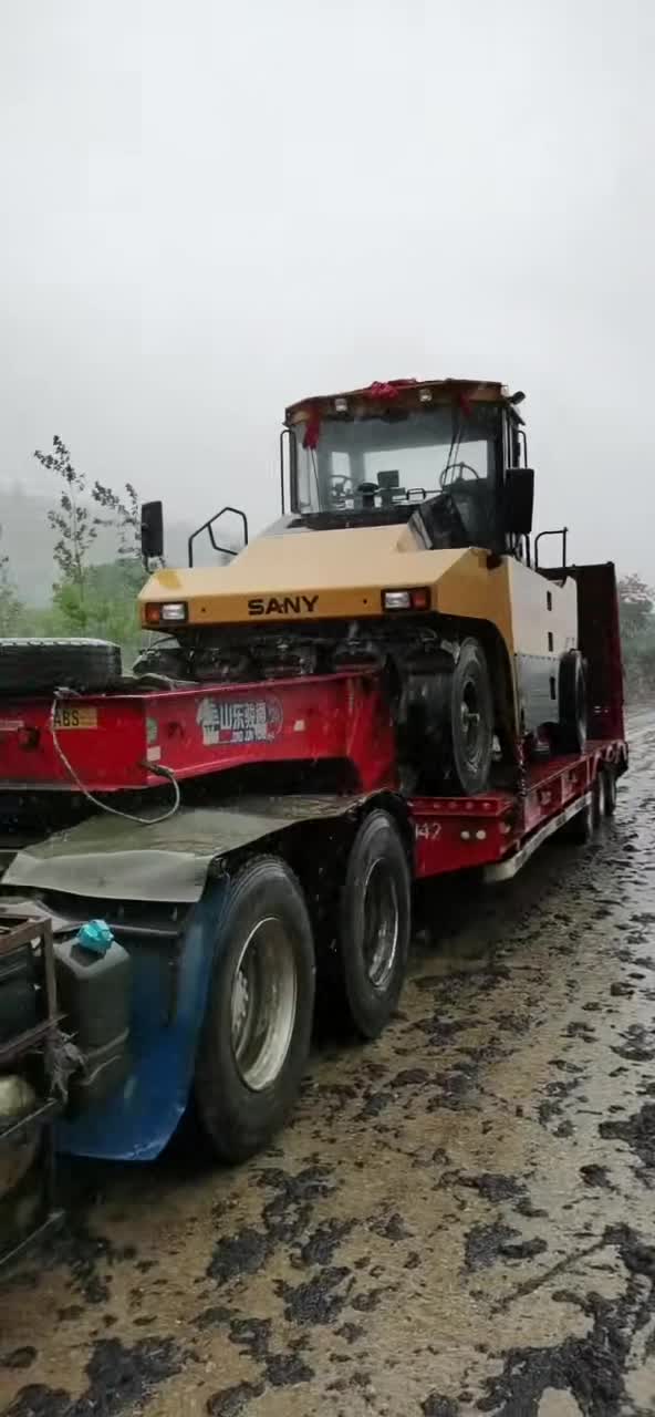徐工膠輪壓路機(jī)