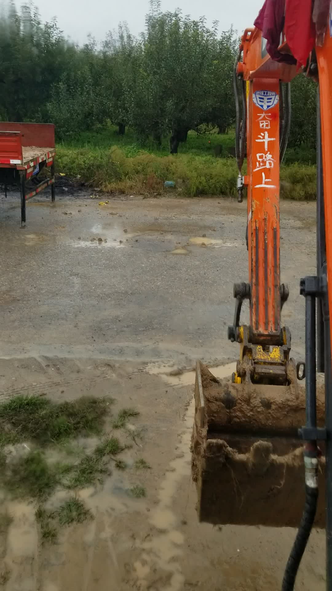 下雨土路不能走