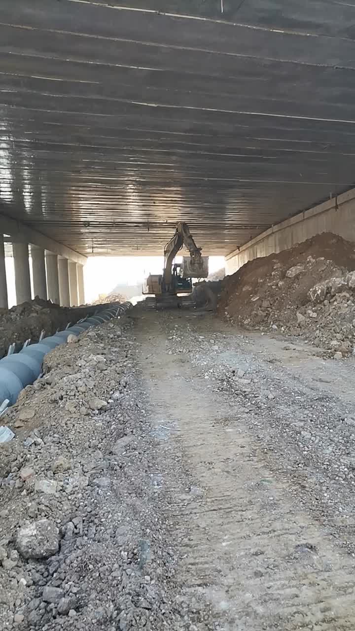 橋下路基