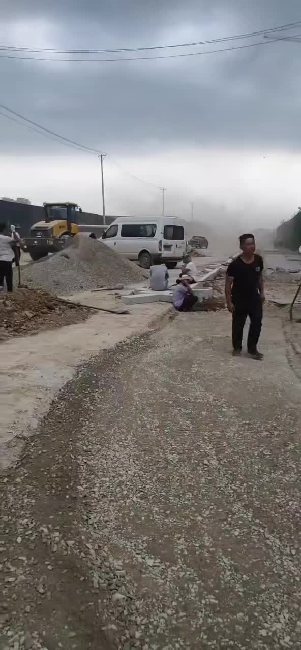 努力工作，為了生活
