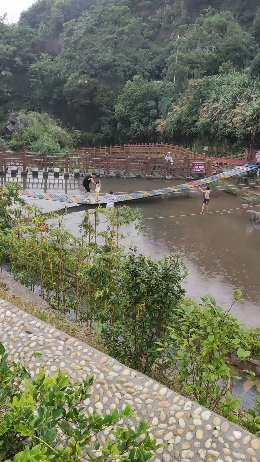 没活干跟盆友出来爬山